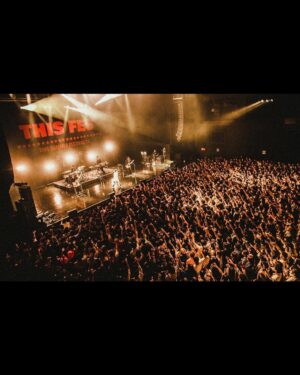 yama Instagram - 「THIS SUMMER FESTIVAL TOUR '23」

まだ不格好ですが
飾り気のない自分でした。
とても楽しい時間に感謝です。

またいつか対バンできる時まで、
虎視眈々と
拳をあたためておきますね

#ディスフェス 
#Alexandros

photo by @yamada_mphoto