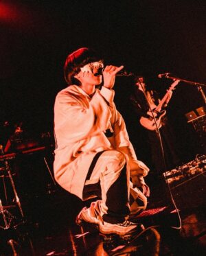 yama Instagram - 「THIS SUMMER FESTIVAL TOUR '23」

まだ不格好ですが
飾り気のない自分でした。
とても楽しい時間に感謝です。

またいつか対バンできる時まで、
虎視眈々と
拳をあたためておきますね

#ディスフェス 
#Alexandros

photo by @yamada_mphoto