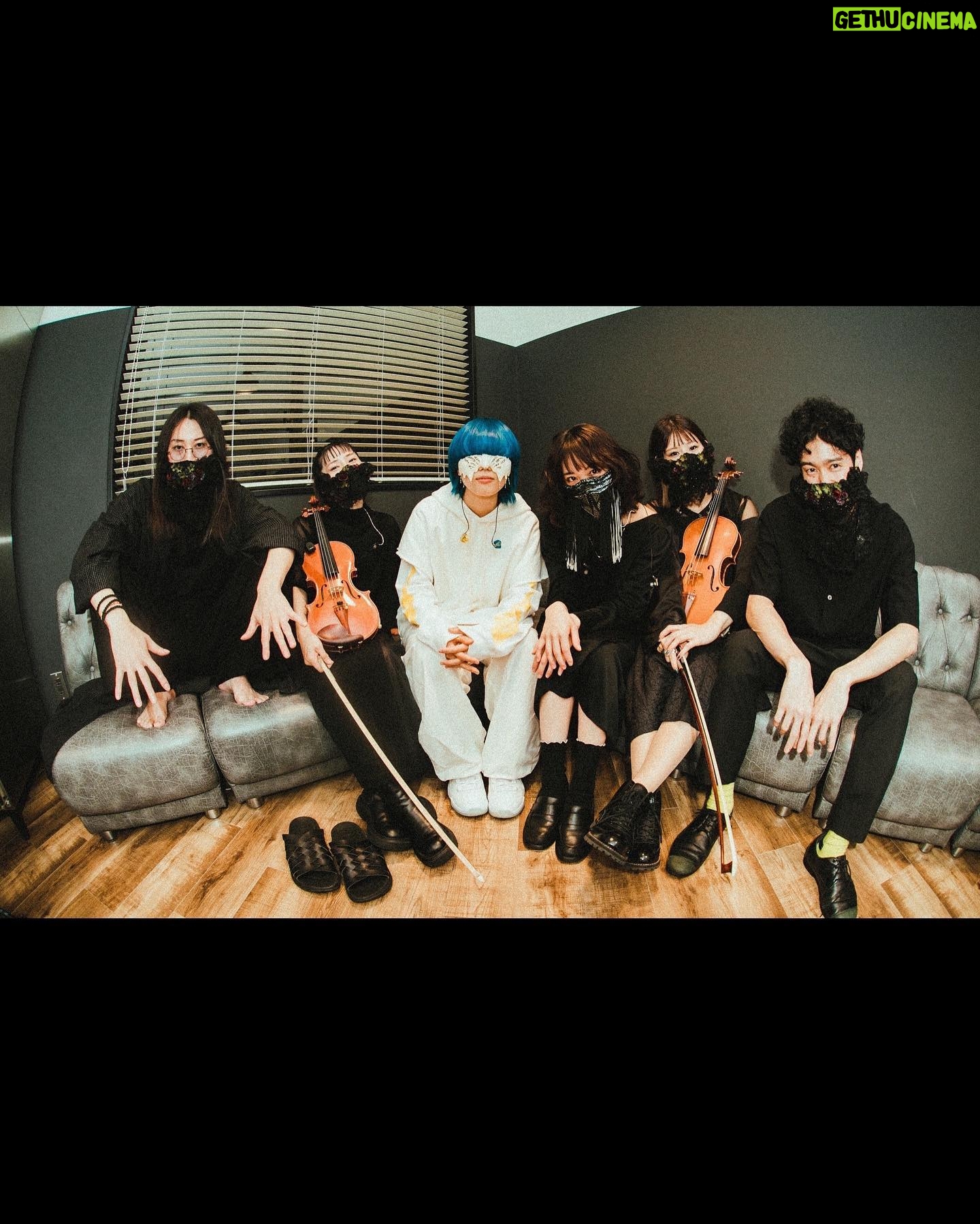 yama Instagram - yama acoustic live tour 2023 「夜と閃き」 2023.05.12 GORILLA HALL OSAKAにて 最終日。 凝縮されていく音と こぼれ出る言葉は しみるようにとけていった 見上げた景色は 確かに閃いていた。 短いツアーだったけれど 沢山の愛情を頂きました ありがとう。 また会おう photo by @yamada_mphoto #夜と閃き #yama