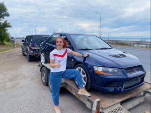 Яна Сотова Instagram - На гонки или в сервис? 🤔
⠀
#evolution #lancerevo #lancerevolution #evo7 #evogirl #evogirls #evolution7