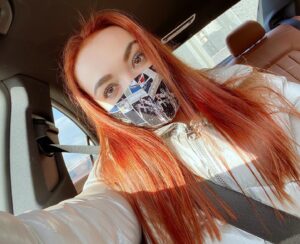 Яна Сотова Instagram - ▪️Еще две недели назад это казалось бредом▪️
⠀
Давайте пообщаемся, поделимся мыслями 👇🏻
⠀
Как вам живется в текущей ситуации? 😷
⠀
Что касается меня: я, как малый бизнес, страдаю наравне со всеми финансово, а еще больше морально, но верю в лучшие времена 💥
⠀
Моя школа @poleplanet63 все так же ежедневно работает, но теперь, правда, удаленно 🤷🏼‍♀️
⠀
И, кстати, да, денег я за занятия не беру ✊🏻
⠀
Хоть как-то поддержу своих в такое нелегкое время, раз властям на нас плевать 🙏🏻
⠀
#sotova #poleplanet63 #карантинсамара