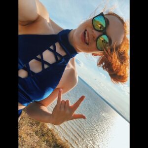 Яна Сотова Instagram - 1 or 2?
⠀
Такая зима, знаете ли, выдалась в этом году без снега и льда, что только и остается мечтать о лете 🤷🏼‍♀️
⠀
#sotova #ginger #gingergirl #gingerhairgirl