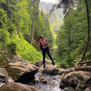 Яна Сотова Instagram - Фото с запахом ⛰🌲
⠀
Физическая усталость и свобода внутри - вот что я люблю 💙
⠀
Фотка зашла в сторис - значит, быть ей тут 🌈
⠀
#sochifornia #sochionelove #piloniacamp #piloniafamily #sotova