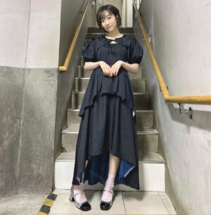 田所梓 Instagram - 昨日のバースデーイベントの衣装もつばちゃんさん @tsubasashimoda でした✨
光沢のあるブラックワンピがかわいい！裏地がブルーなのがまたたまらん🤤
ヘアメイクは尾関さん！
お二人におしゃれに仕上げていただいてウキウキの一日でした！

#azusatadokoro 
#tadokoroazusa
#田所あずさ
#ワンピース