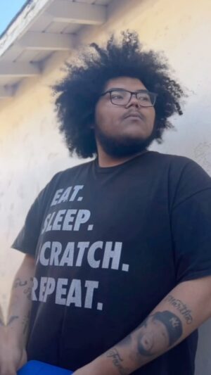 A-F-R-O Instagram - A-F-R-O - CAPO 

Beat by @deadheathiphop
Shot by @misterrsinatra
EFX by @highoffecp

#new #underground #hiphop #video