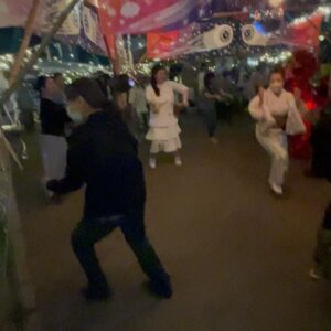 AKKOGORILLA Instagram - #ALBUM制作記録
今回はサンプリング素材は基本的に自分の脚で取りに行っている、良い雄叫びをするため山へ行ったらすごい声がでた！かなりアナログなやり方で作っている。どう考えても今までで1番振りきっている。届かなかったとしても逆に清々しいと思えるほどやりきると決めている。