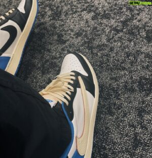 AKLO Instagram - 🚶🏻‍♂️