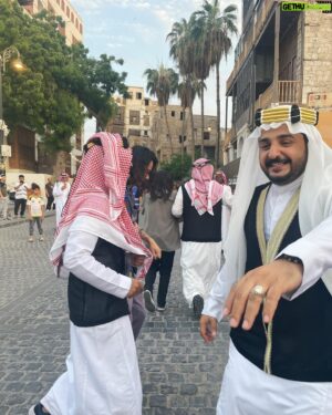 AKLO Instagram - Jeddah,Saudi Arabia🤝
🌏
スーパーで水を買おうとレジに並んでたら、前に並んでた人が話しかけてきて、俺が買う物が少ないからって順番を譲ってくれた。
優しさっていいなって
ありがとうJeddah
