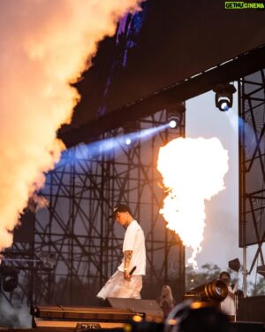 AKLO Instagram - Rolling Loud Thailand ☀️
@sorry_wavy ‘s show was 🔥🔥🔥🔥🔥
Thank you for letting me be part of it!! 

📷: @uran_sakaguchi