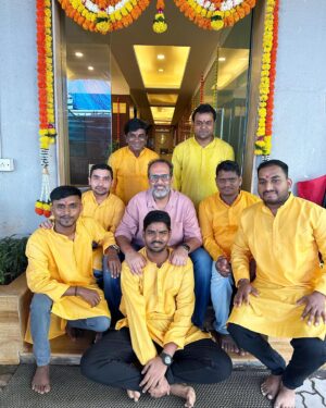 Aanand L. Rai Instagram - The yellow which takes care of us in colour yellow 🤗 #WeTheCYPPLboys #happyganeshchaturthi
