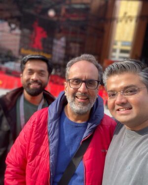 Aanand L. Rai Instagram - Henry Ford said Anyone who stops learning is old, whether at twenty or eighty. Anyone who keeps learning stays young. And #berlinfilmfestival proved it for me. What a learning !!!! Thank you @meenakshishedde @ashishbende #pareshmokashi @shariq_patel @kanupriyaaiyer @neejudge #berlinale @aatmapamphlet_film 💛💛💛