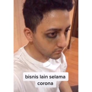 Aaron Ashab Instagram - status hari ini: minggu, hari ke 7 karantina corona. udah makan 8 kali dan tidur siang 12 kali dan masih minggu.