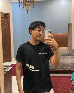 Aaron Ashab Instagram - clean or brewok? | dalam tema 13 going on 30