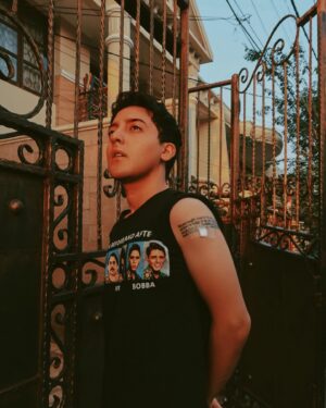 Aaron Ashab Instagram - menatap senja | i’m vaccinated 💉🚫🦠