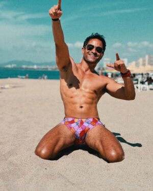Aarón Balderi Instagram - Por acá todo bien! ✌🏼
.
.
.
#puertovallarta #nuevovallarta #beachclub #moamezcal #mezcal