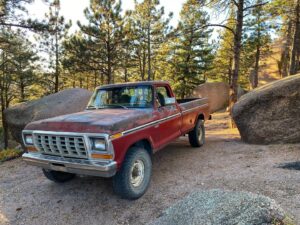 Aaron Kaufman Instagram - Exploring back roads and 2track with the 🌶dog 

Looking for hidden climbing and camping spots. Nailed it on both🤙🏼

#explore
#f100
#f250
#rockeymountains 
#magnaflow 
#aaronkaufman 
#robertredford
