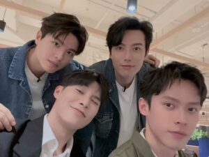 Aaron Lai Instagram - 我發現我好像會因為到了要po文的時間卻沒東西可以交出來而有點焦慮
再次謝謝三位台灣男子沒有讓我這個月交白卷
這樣大家就不能念我囉
雖然我一直叮嚀自己即便 Facebook 有排程，這邊還是要自己手動
結果還是遲了...
可是我沒有忘記要補po文喔🙂