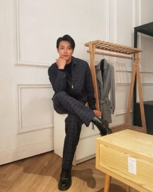 Aaron Lai Instagram - 這次只有一張😉

@paulsmithdesign 
@bluebelltw