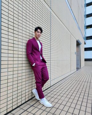 Aaron Lai Instagram - 第二套是刻苦銘心的一套
怎麼說呢，就是為了這套我胡亂減了4公斤
把所有累積的用餐額度留給了東京
見面會後，有如黑洞般想進食的慾望完全被各個美食給完滿了，謝謝東京☺️

@boss

#BOSS
