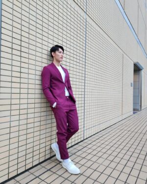 Aaron Lai Instagram - 第二套是刻苦銘心的一套
怎麼說呢，就是為了這套我胡亂減了4公斤
把所有累積的用餐額度留給了東京
見面會後，有如黑洞般想進食的慾望完全被各個美食給完滿了，謝謝東京☺️

@boss

#BOSS
