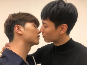 Aaron Lai Instagram - 說到做到
我來還債了各位
而你們欠的債就是看《約定之後》！
記得要還喔😉