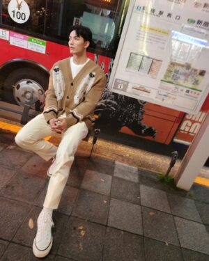 Aaron Lai Instagram - 這次日本粉絲見面會意外的跟石老師髮色、造型完美搭配呈的一套
特別適合我們這組的風格以外
街拍也是很有感覺😎

@boss
@article_no
@_a.n.s.o.n._ 
@nelson.kuo
@_yuki_hashimoto_

#BOSS
#articlenumber 
#articleno