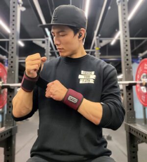 Aaron Lai Instagram - 感謝SBD #地表最強的護具 ，讓我以更好的訓練品質在 無可取代的最大肌力 這條道路上繼續向上適應💪🏾

#SBD為你撐腰
