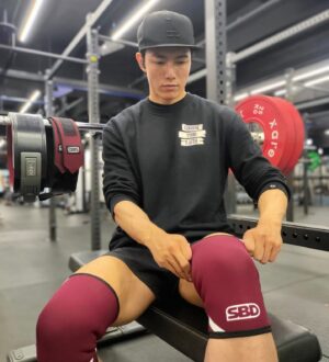 Aaron Lai Instagram - 感謝SBD #地表最強的護具 ，讓我以更好的訓練品質在 無可取代的最大肌力 這條道路上繼續向上適應💪🏾

#SBD為你撐腰
