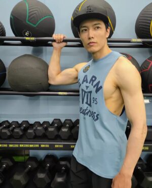 Aaron Lai Instagram - It's been a while ~~~
How have you guys been？ 

@underarmour
@projectrock

#UAHOVRMachina3
#projectrock
#underarmourtw