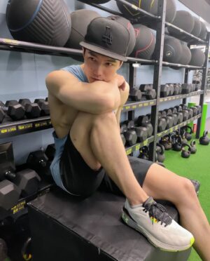 Aaron Lai Instagram - It's been a while ~~~
How have you guys been？ 

@underarmour
@projectrock

#UAHOVRMachina3
#projectrock
#underarmourtw