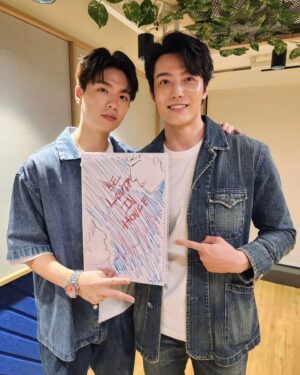 Aaron Lai Instagram - 想不到被我翻到這張
我只能說這個人真的很狠
不到五分鐘的時間現場即興創作出這幅
立馬榮登當日天才小畫家
真的太扯了啦
即將出發前往日本
剩下的我們就在那邊好好的聊吧
東京で会いましょう！！！