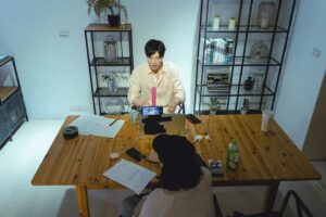 Aaron Lai Instagram - 隔著鏡頭傳遞的溫度毫不遜色
畫面前，我們依然因為對方的調侃而覺得溫暖
因為是你們，即便現在只能視訊也會格外珍惜
疫情後一定要見面大喝一杯
我們說好囉！

對了，這邊我要抽出三位名額贈送KKTV序號🎉

題目是：
在《隔離後見個面，好嗎？》當中啟東是如何稱呼佐藤這個好朋友的？（寫日文、中文、英文羅馬拼音皆可）

小提醒：
規則跟之前一樣
時限24小時正式開始！！！