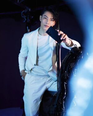 Aaron Lai Instagram - 這一天，我拿著 Samsung Galaxy S22 Ultra 在精心打造的全台第一座黑夜攝影主題樂園中，用它超強的夜拍、夜間攝影功能自由的穿梭著

樂園裡，代表著每個主題的場域所呈現的樣貌都會讓人不自覺的停下腳步享受拍照的樂趣

在如此用心的環境下，真的什麼角度都好好拍，任何環境的亮度都難不倒手中的 Samsung Galaxy S22 Ultra ，甚至是在幾近全黑的空間內也會毫不遲疑的按下快門

感謝 Samsung 這次的邀請，整個活動體驗下來，玩的很開心，也許，對於平常拍照頻率沒那麼高的我來說，這會是個喜歡上拍照的好契機！

而這全台第一座黑夜攝影主題樂園不能只有我知道，你們也一起來共襄盛舉吧！！

● 活動時間：3/26(六)-4/5(二)
● 活動地點：華山文創園區 東二B館
● 開放時間：週一至週五11:00-20:00；週六日（含國定假日）11:00-21:00

#GalaxyS22
#玩轉夜視界
#手機界的單眼
#TeamGalaxy
@samsungtaiwan