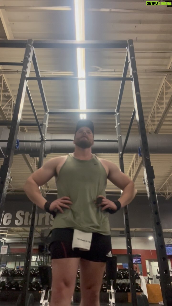 Aaron Marciniak - 172 Likes - When you’re here to work and that song comes on that makes you forget what you’re doing.
.
.
.
.
#fitness #nutrition #gym #gymmotivation #gymrat #bouldershoulders #fitnessmotivation #weighttraining