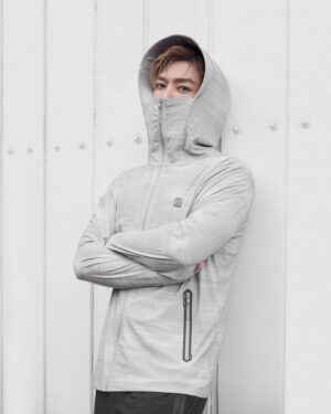 Aaron Yan Instagram - ONE BOY your Number One Boy
https://oneboy.tw/YenP2023

我是你們的第一名男孩🤣🤣🤣🤣

不敢相信！穿跟沒穿一樣😳😳😳

不是不是～是「穿比不穿還涼」啦！！

2023 ONE BOY冰鋒衣還可以再進化成2.0
防曬UPF50 ，還更冰更涼 QMAX0.446 

@oneboylife 
#ONEBOY
#ONEBOY冰鋒衣
#穿比不穿還涼