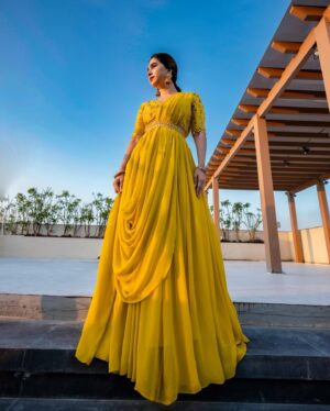 Aarthi Instagram - Let the sun shine 🌛✨💛🧿
.
.
.
.
.
Outfit @paulmiandharsh via @tifarachennai 
Jewellery @amrapalijewels @vjjewelleryvision 
Photographer @kiransa