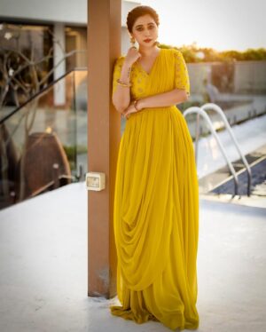 Aarthi Instagram - Let the sun shine 🌛✨💛🧿
.
.
.
.
.
Outfit @paulmiandharsh via @tifarachennai 
Jewellery @amrapalijewels @vjjewelleryvision 
Photographer @kiransa