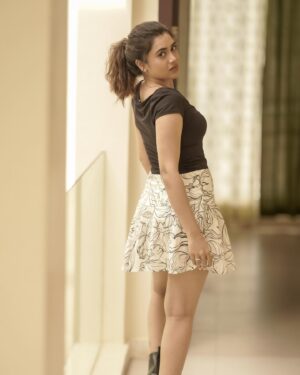 Aarthi Subash Instagram - Perfect<worth it
Artist - @aarthisubash_official
Photographer - @camerasenthil
Makeup - @jeevithamakeupartistry
Shoot Organized by @rrajeshananda
#aarthisubash #aarthisubashofficial #photoshoot #weaternfashion #westernstyle #styling