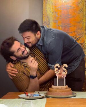 Aashirman DS Joshi Instagram - So your boy is 23 now 🤓 Thank you to all the people who took the time to wish me and send me such sweet messages ☺️❤️ Spent my birthday with the fam and the cast of ‘The Backyardigans’ 😅 Ahoy there, Ahoy ! 👋🏻
