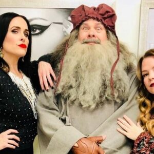 Abbie Cobb Instagram - All good [evil!] things must come to an end, series finale airs tonight! What an absolute delight to play Ragana—this wicked (and fun!) little witch on Dwight in Shining Armor. Congrats to the cast and crew on five incredible seasons of laughs and adventures! Link in profile to catch Ragana’s final four. 
🧙‍♀️ 🔮🦨
#dwightinshiningarmor