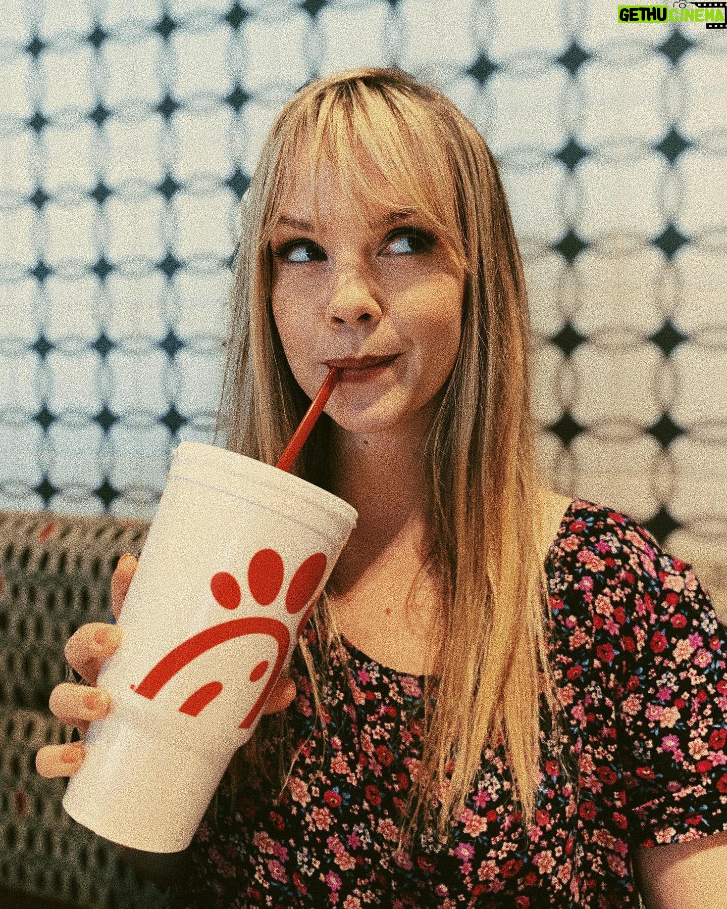 Abbie Cobb - 713 Likes - no one makes better sweet tea. fight me. 🥤