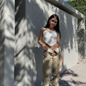 Abby Bergman Instagram - holidays yayyyy ☀️
.
.
.
.
.
.
.
.

I’m wearing my favorite @dickies_anz pants and my @universalstore silky white top 🤍🤍🤍🤍🤍🤍