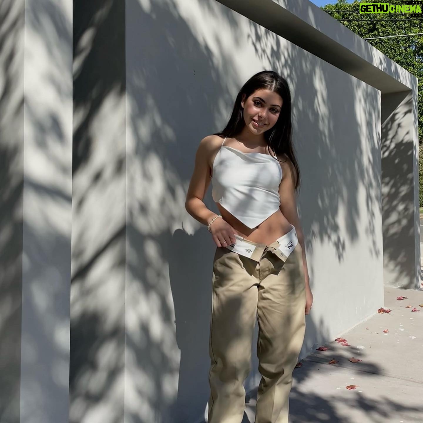 Abby Bergman - 2.5K Likes - holidays yayyyy ☀️
.
.
.
.
.
.
.
.
I’m wearing my favorite @dickies_anz pants and my @universalstore silky white top 🤍🤍🤍🤍🤍🤍