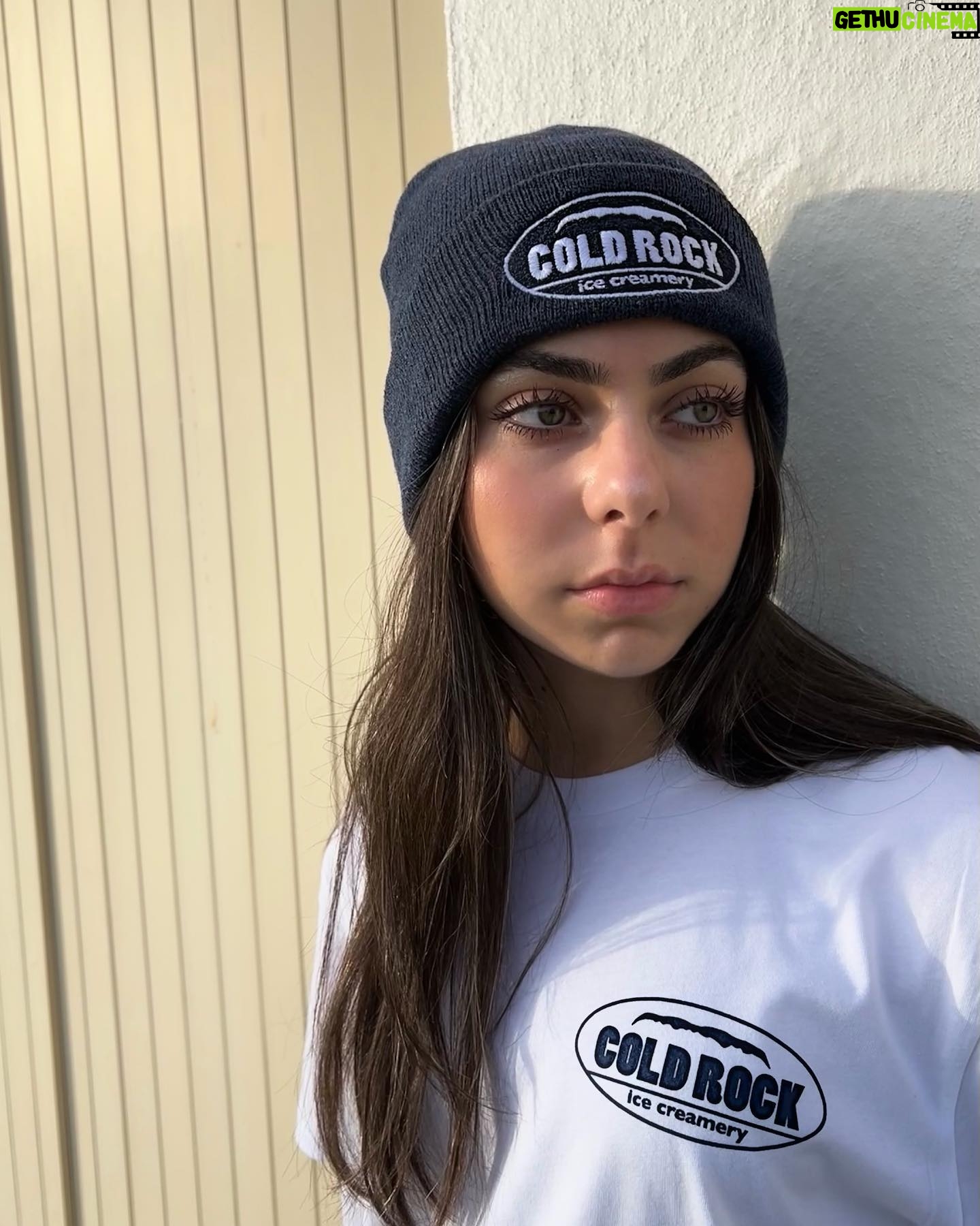 Abby Bergman - 1.9K Likes - Check out @coldrockofficial awesome new merch range. I’m loving all my new pieces! Link in their bio #mycoldrock
🍦
-
📸 @ellaberg__ ❤️
