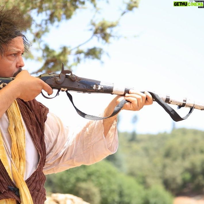 Abdellah Ferkous - 2.1K Likes - #الصك #_وغنيمة
صور من مسلسل الصك وغنيمة مع الصديق والمخرج عهد بن سودة في درو الصك أنتاج القناة @al_aoula
أجواء التصوير في ديكورات رائعة في مدينة خنيفرة 🎬