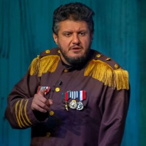 Abdulla Al-Khudr Instagram - 🎭 قروب البلام 🎭 
🎭 يقدم🎭
 مسرحية ( شيخ روحاني ) 
على مسرح نادي اليرموك - مشرف 
للحجز على موقع 
www.alballambooking.com
