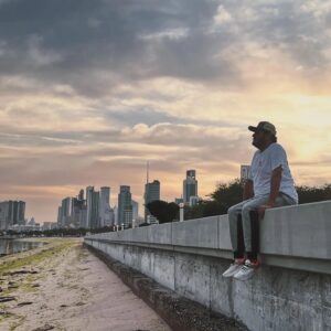 Abdulla Al-Khudr Instagram - إمسح الخطأ لأجل المحبة .. 
ولا تمسح المحبة من أجل الخطأ ..