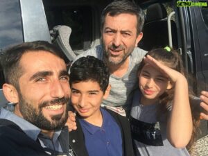 Abdurrahman Tutar Instagram - Çok yakında #eskiköyeyeniadet filmi  @julisanat yapım ile geliyor. @morrissanat  topluluğunun @moyyistiyatro çocuk oyuncularının da rol aldığı efsane komik bir film muhtesem hikaye ile karşınıza çıkacak. ☺ Çanakkale Cast:  @cast17_official #julisanat #morrissanat #moyyistiyatro #bulentemrahparlak #nailkirmizigul #burcugonderparlak #gulhantekin #hakibicici #gursugur #osmanakca #fusundemirel #meltemyilmazkaya #muhammedcangoren #alirizakubilay #alirizatanyeli #abdurrahmantutar #elvanaltinok #furkanmuratkalkan #bkm #atutarr