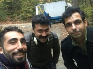 Abdurrahman Tutar Instagram - Çok yakında #eskiköyeyeniadet filmi  @julisanat yapım ile geliyor. @morrissanat  topluluğunun @moyyistiyatro çocuk oyuncularının da rol aldığı efsane komik bir film muhtesem hikaye ile karşınıza çıkacak. ☺ Çanakkale Cast:  @cast17_official #julisanat #morrissanat #moyyistiyatro #bulentemrahparlak #nailkirmizigul #burcugonderparlak #gulhantekin #hakibicici #gursugur #osmanakca #fusundemirel #meltemyilmazkaya #muhammedcangoren #alirizakubilay #alirizatanyeli #abdurrahmantutar #elvanaltinok #furkanmuratkalkan #bkm #atutarr