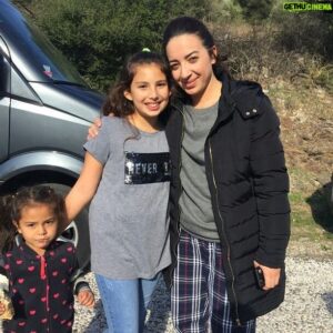 Abdurrahman Tutar Instagram - Çok yakında #eskiköyeyeniadet filmi  @julisanat yapım ile geliyor. @morrissanat  topluluğunun @moyyistiyatro çocuk oyuncularının da rol aldığı efsane komik bir film muhtesem hikaye ile karşınıza çıkacak. ☺ Çanakkale Cast:  @cast17_official #julisanat #morrissanat #moyyistiyatro #bulentemrahparlak #nailkirmizigul #burcugonderparlak #gulhantekin #hakibicici #gursugur #osmanakca #fusundemirel #meltemyilmazkaya #muhammedcangoren #alirizakubilay #alirizatanyeli #abdurrahmantutar #elvanaltinok #furkanmuratkalkan #bkm #atutarr